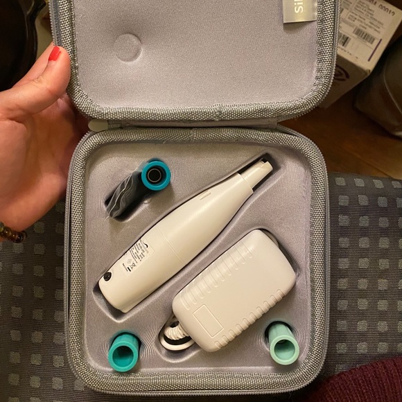 Silk'n ReVit Microdermabrasion Device - Picture 2 of 7